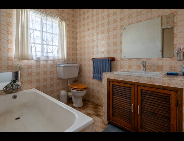 3 BEDROOM FREEHOLD FOR SALE IN REGENTS PARK